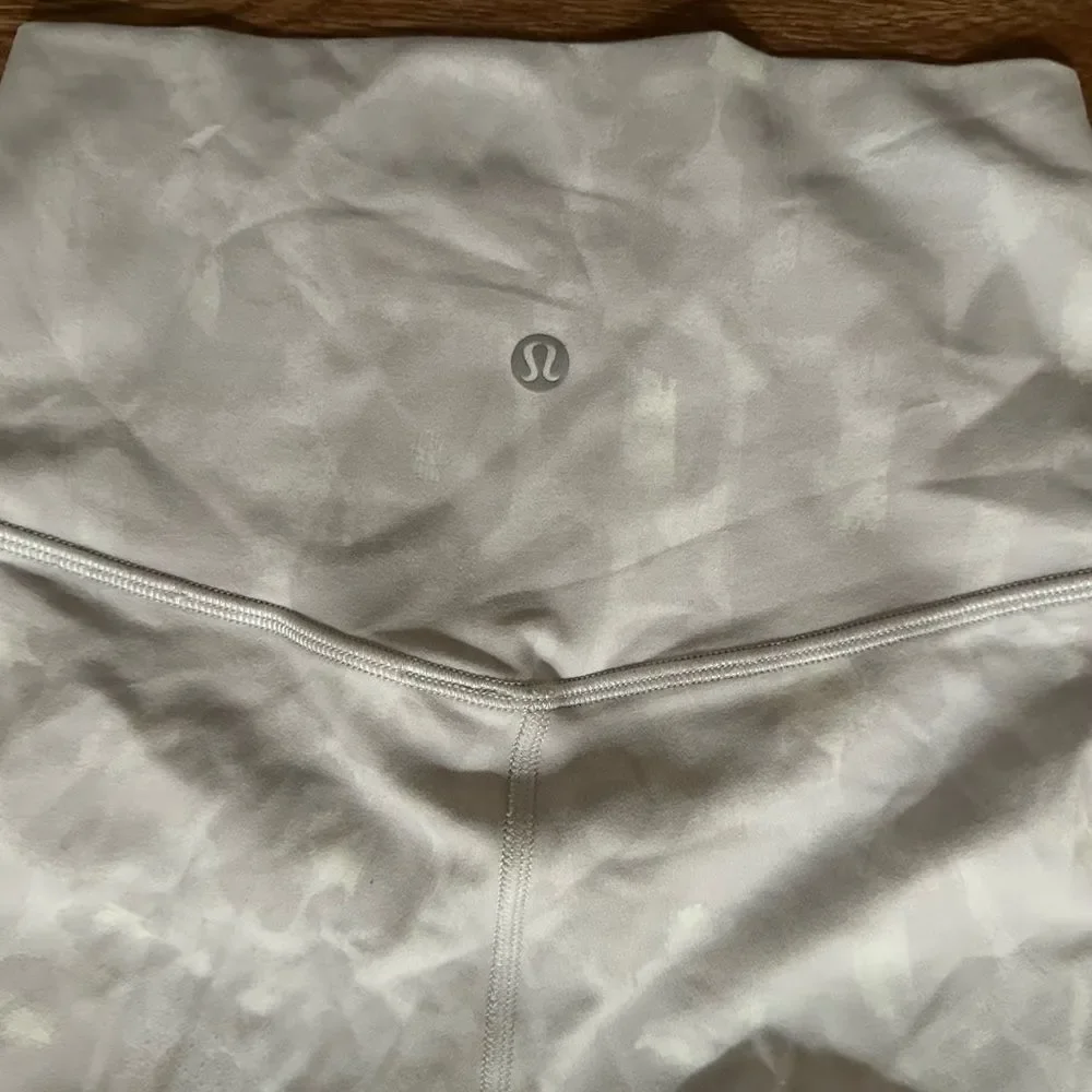 Lululemon Athletica Women's High-Rise Leggings Luxtreme Camo White-Gray Size 4